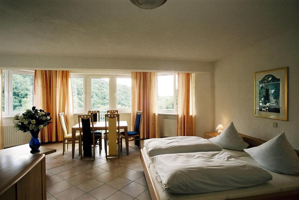 Hotel Zur Engelsburg Hausen-Wied Camera foto