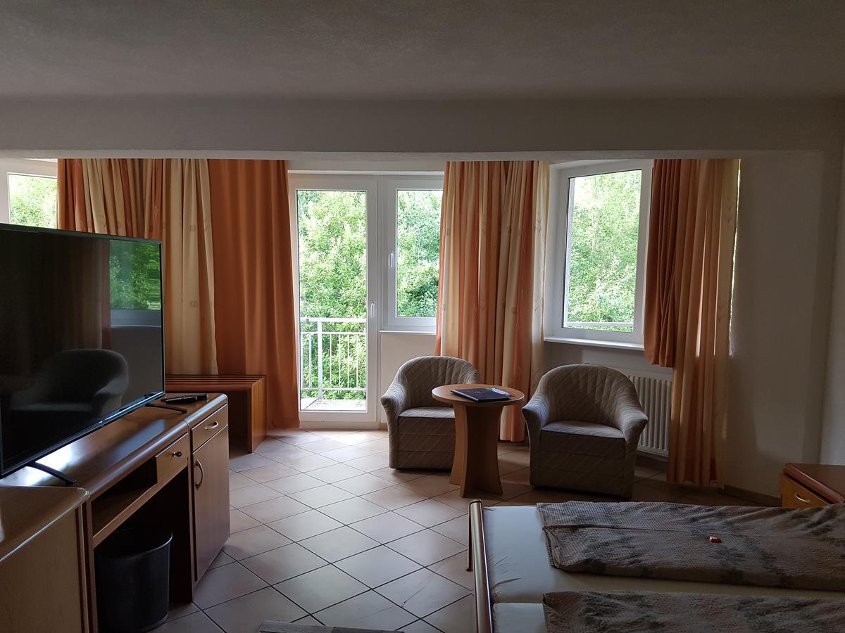Hotel Zur Engelsburg Hausen-Wied Esterno foto