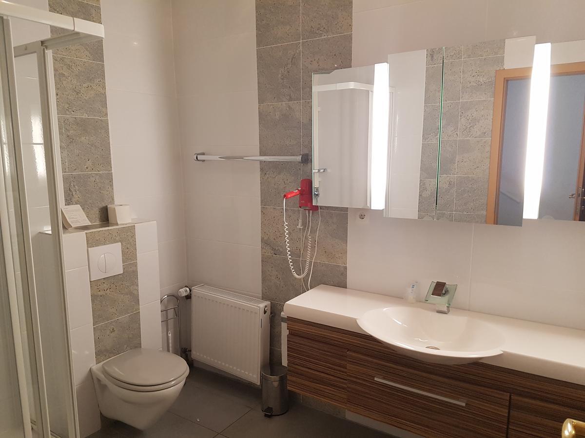 Hotel Zur Engelsburg Hausen-Wied Esterno foto